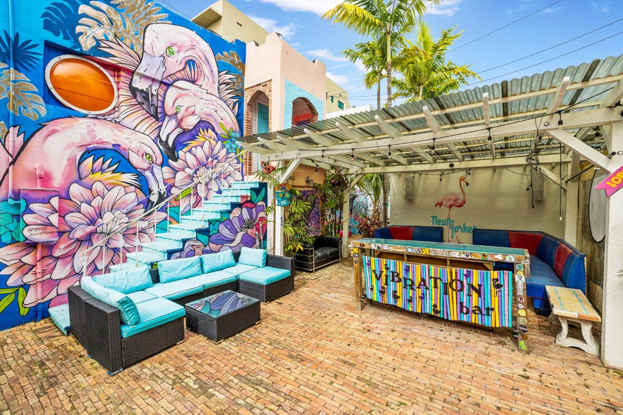 The New Yorker Hotel Miami Exterior photo