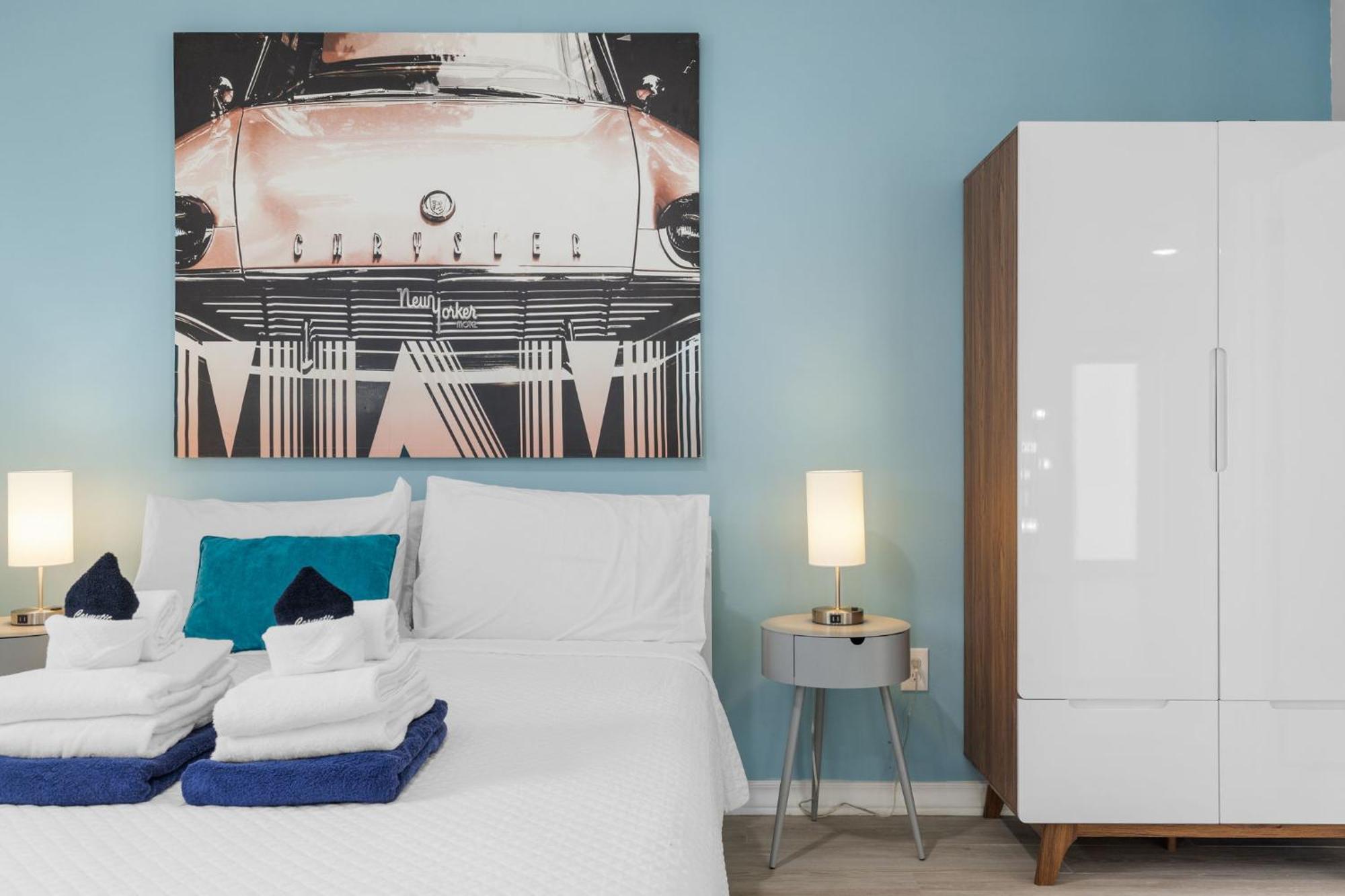 The New Yorker Hotel Miami Room photo